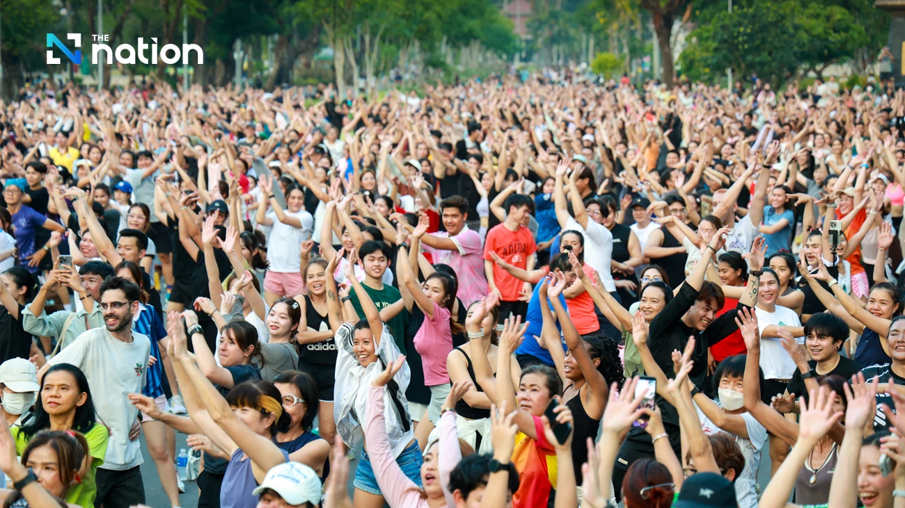 Viral, Warga Bangkok Ramai-Ramai Aerobik Massal Sepulang Kerja di Taman